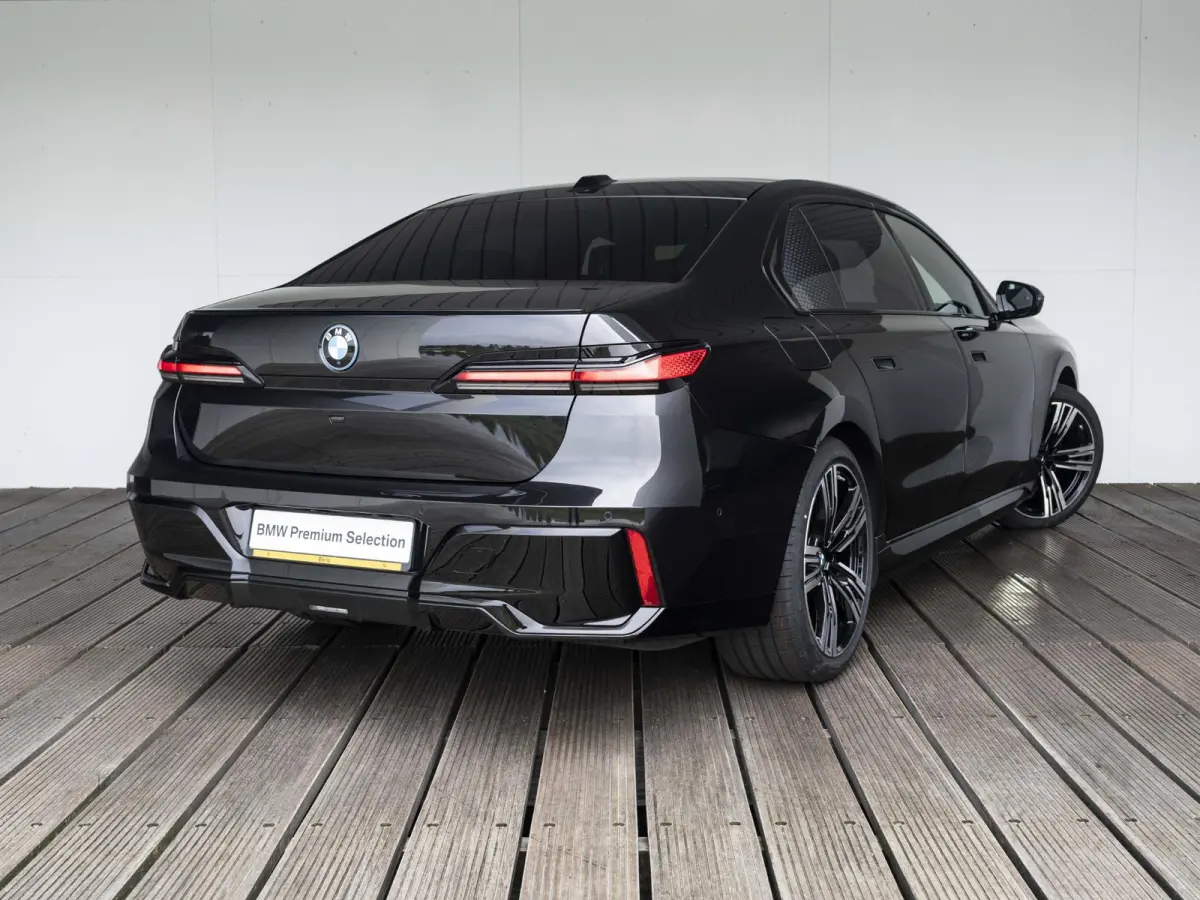 xDrive60 SoH 100% | M Sportpakket Pro | Connoisseur Pack | Climate Acoustics Pack | Active Steering | 21 inch | Iconic Glow kristalkoplampen | Stoelventilatie | Driving Assistant Professiona