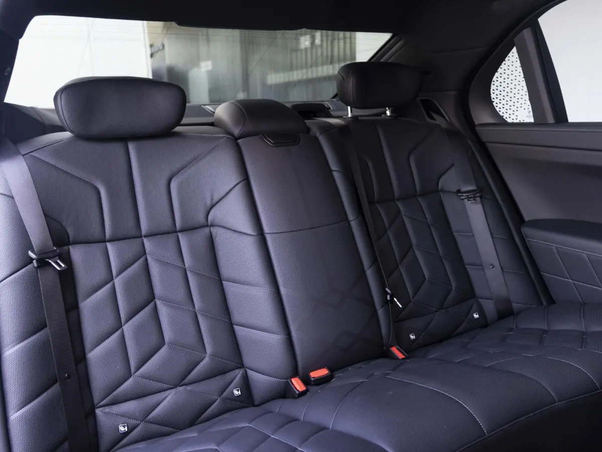 xDrive60 SoH 100% | M Sportpakket Pro | Connoisseur Pack | Climate Acoustics Pack | Active Steering | 21 inch | Iconic Glow kristalkoplampen | Stoelventilatie | Driving Assistant Professiona