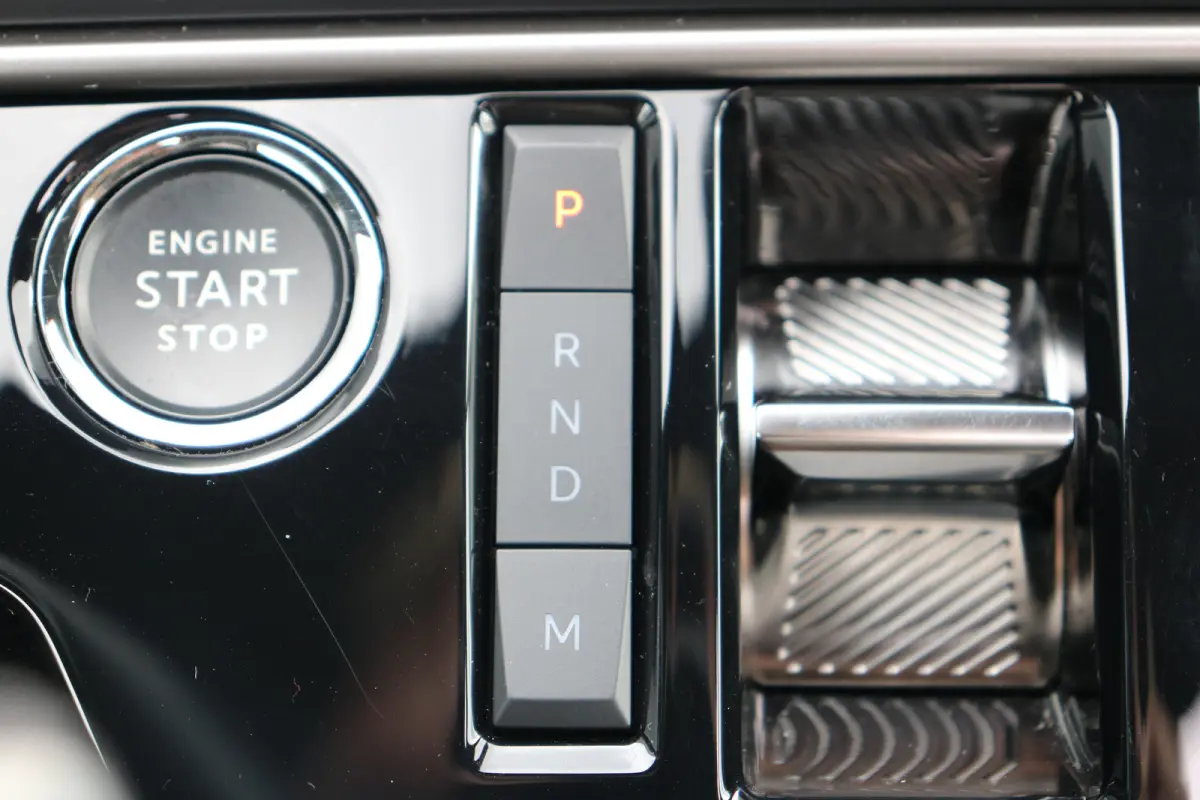 1.2 Hybrid 136 GT 7p | Schuif kanteldak | Alcantara | 360 Pakket | | Panoramadak | Rondomzicht camera | Voorstoelen verwarmd | Achterbank verwarmd | Navi | Apple Carplay/Android  |