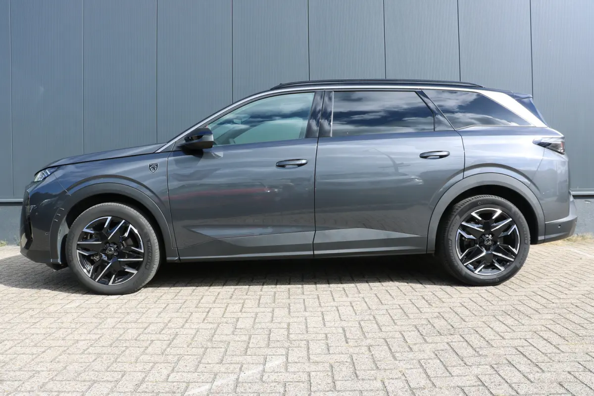 1.2 Hybrid 136 GT 7p | Schuif kanteldak | Alcantara | 360 Pakket | | Panoramadak | Rondomzicht camera | Voorstoelen verwarmd | Achterbank verwarmd | Navi | Apple Carplay/Android  |