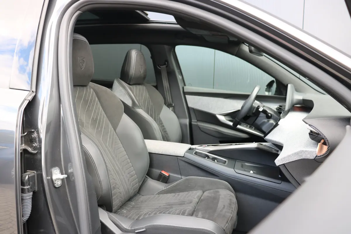 1.2 Hybrid 136 GT 7p | Schuif kanteldak | Alcantara | 360 Pakket | | Panoramadak | Rondomzicht camera | Voorstoelen verwarmd | Achterbank verwarmd | Navi | Apple Carplay/Android  |