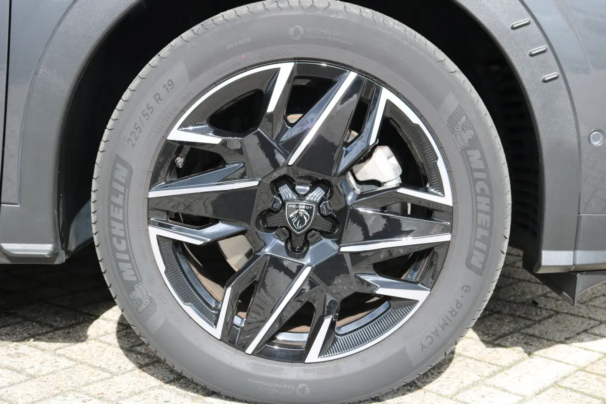 1.2 Hybrid 136 GT 7p | Schuif kanteldak | Alcantara | 360 Pakket | | Panoramadak | Rondomzicht camera | Voorstoelen verwarmd | Achterbank verwarmd | Navi | Apple Carplay/Android  |