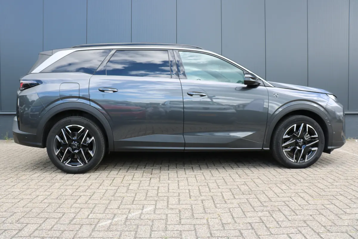 1.2 Hybrid 136 GT 7p | Schuif kanteldak | Alcantara | 360 Pakket | | Panoramadak | Rondomzicht camera | Voorstoelen verwarmd | Achterbank verwarmd | Navi | Apple Carplay/Android  |