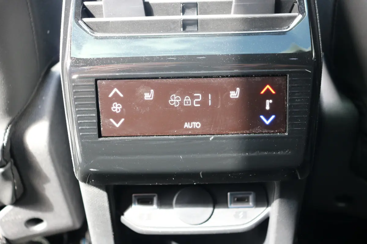 1.2 Hybrid 136 GT 7p | Schuif kanteldak | Alcantara | 360 Pakket | | Panoramadak | Rondomzicht camera | Voorstoelen verwarmd | Achterbank verwarmd | Navi | Apple Carplay/Android  |