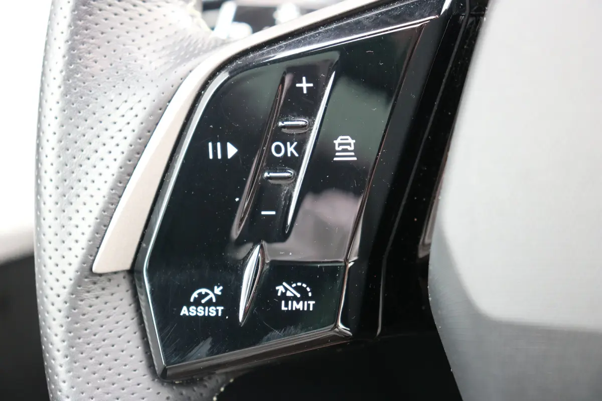 1.2 Hybrid 136 GT 7p | Schuif kanteldak | Alcantara | 360 Pakket | | Panoramadak | Rondomzicht camera | Voorstoelen verwarmd | Achterbank verwarmd | Navi | Apple Carplay/Android  |