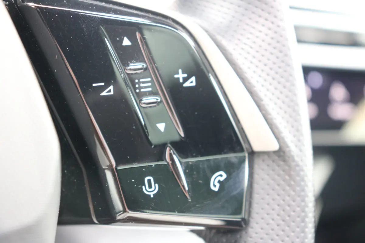 1.2 Hybrid 136 GT 7p | Schuif kanteldak | Alcantara | 360 Pakket | | Panoramadak | Rondomzicht camera | Voorstoelen verwarmd | Achterbank verwarmd | Navi | Apple Carplay/Android  |