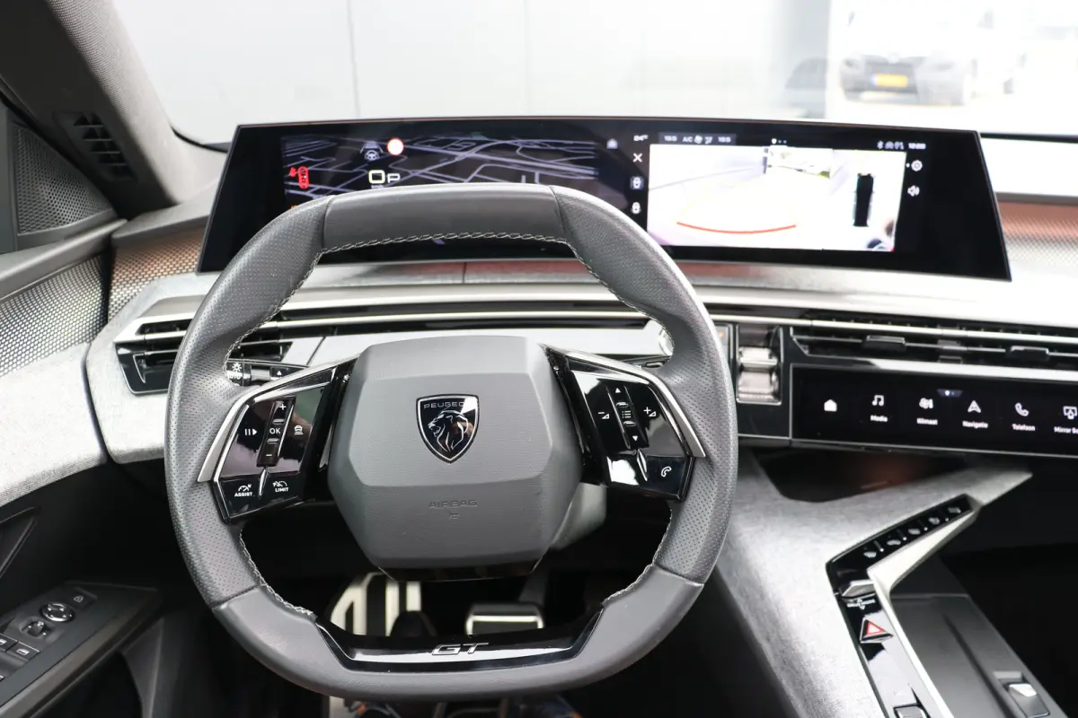 1.2 Hybrid 136 GT 7p | Schuif kanteldak | Alcantara | 360 Pakket | | Panoramadak | Rondomzicht camera | Voorstoelen verwarmd | Achterbank verwarmd | Navi | Apple Carplay/Android  |