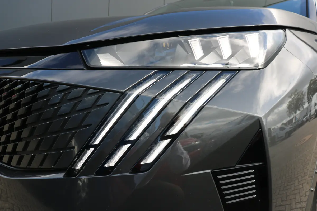 1.2 Hybrid 136 GT 7p | Schuif kanteldak | Alcantara | 360 Pakket | | Panoramadak | Rondomzicht camera | Voorstoelen verwarmd | Achterbank verwarmd | Navi | Apple Carplay/Android  |