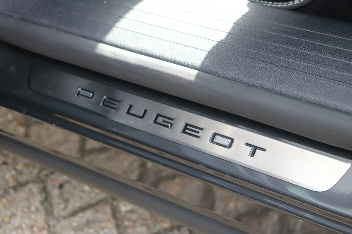 1.2 Hybrid 136 GT 7p | Schuif kanteldak | Alcantara | 360 Pakket | | Panoramadak | Rondomzicht camera | Voorstoelen verwarmd | Achterbank verwarmd | Navi | Apple Carplay/Android  |