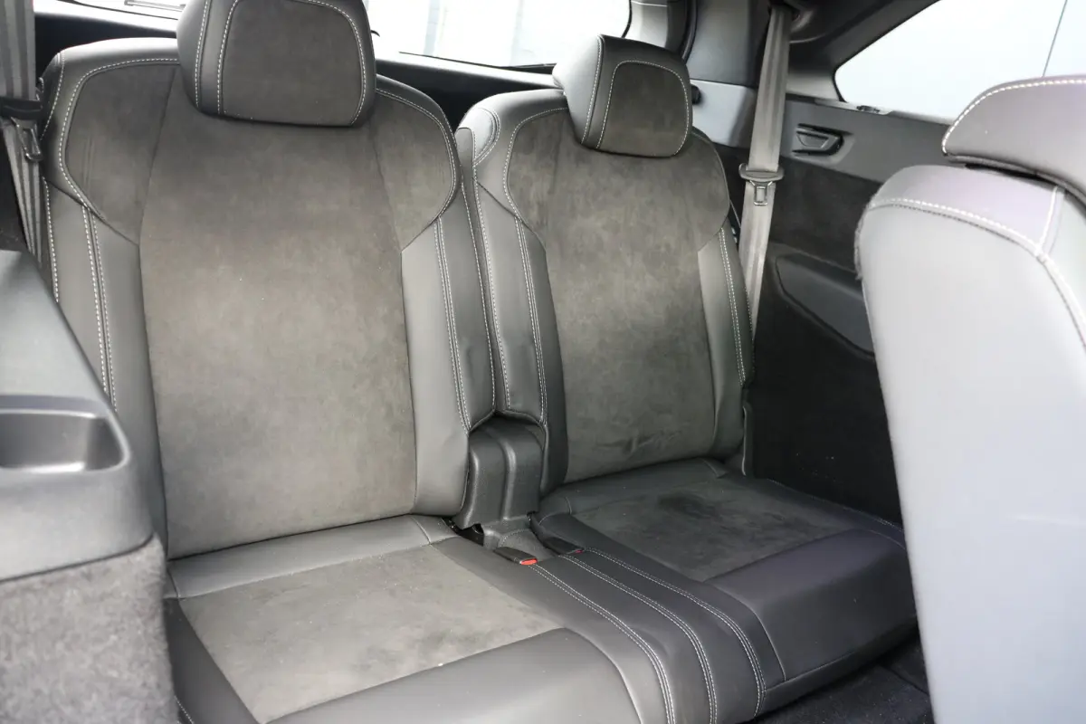 1.2 Hybrid 136 GT 7p | Schuif kanteldak | Alcantara | 360 Pakket | | Panoramadak | Rondomzicht camera | Voorstoelen verwarmd | Achterbank verwarmd | Navi | Apple Carplay/Android  |
