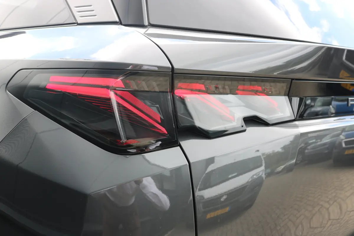1.2 Hybrid 136 GT 7p | Schuif kanteldak | Alcantara | 360 Pakket | | Panoramadak | Rondomzicht camera | Voorstoelen verwarmd | Achterbank verwarmd | Navi | Apple Carplay/Android  |