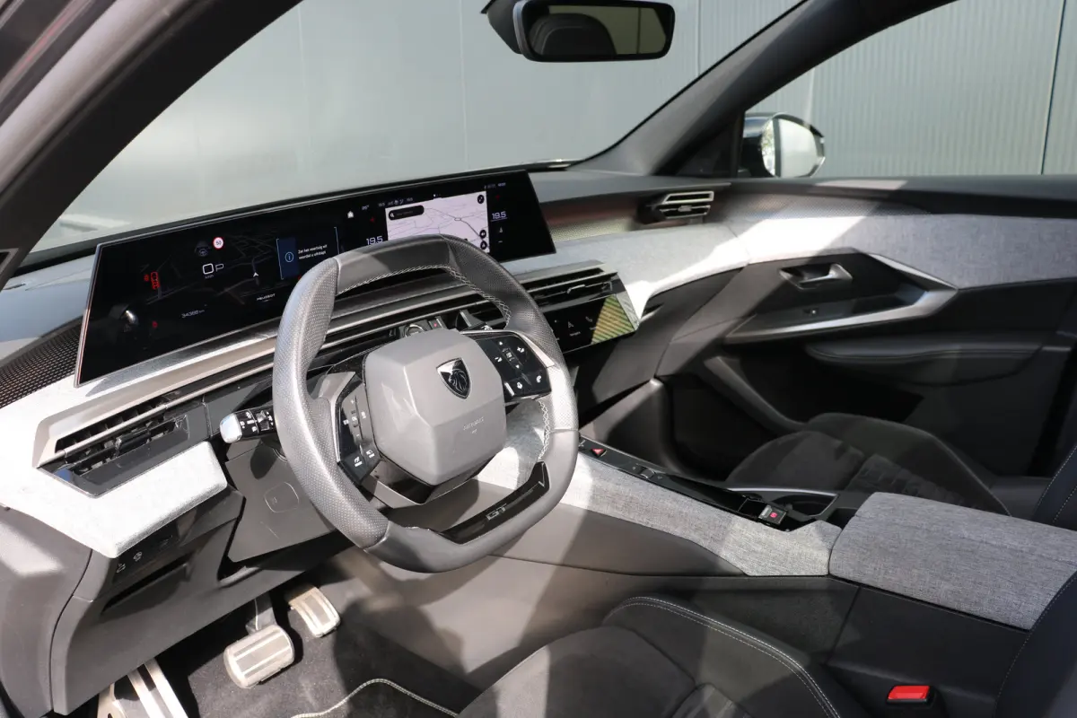1.2 Hybrid 136 GT 7p | Schuif kanteldak | Alcantara | 360 Pakket | | Panoramadak | Rondomzicht camera | Voorstoelen verwarmd | Achterbank verwarmd | Navi | Apple Carplay/Android  |