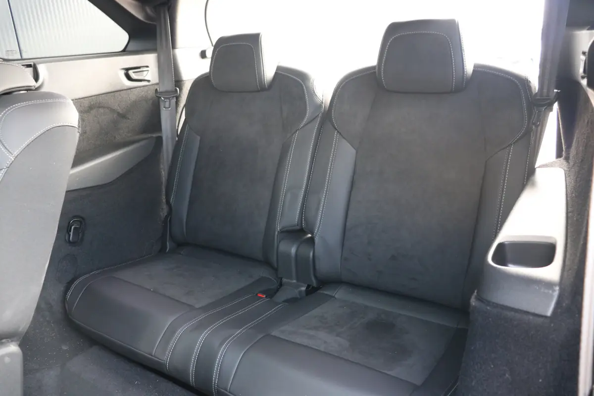 1.2 Hybrid 136 GT 7p | Schuif kanteldak | Alcantara | 360 Pakket | | Panoramadak | Rondomzicht camera | Voorstoelen verwarmd | Achterbank verwarmd | Navi | Apple Carplay/Android  |