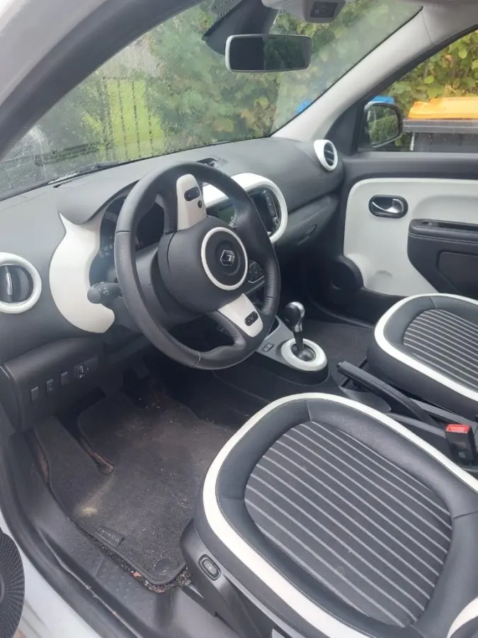 Z.E. R80 Intens Carplay | Climate Control | 16" lichtmetaal | Leder/Stof | DAB | Getinte Ruiten | Airco (automatisch) | Apple Carplay/Android Auto|telefoonintegratie premium | Buitenspiegels