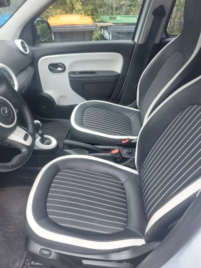 Z.E. R80 Intens Carplay | Climate Control | 16" lichtmetaal | Leder/Stof | DAB | Getinte Ruiten | Airco (automatisch) | Apple Carplay/Android Auto|telefoonintegratie premium | Buitenspiegels