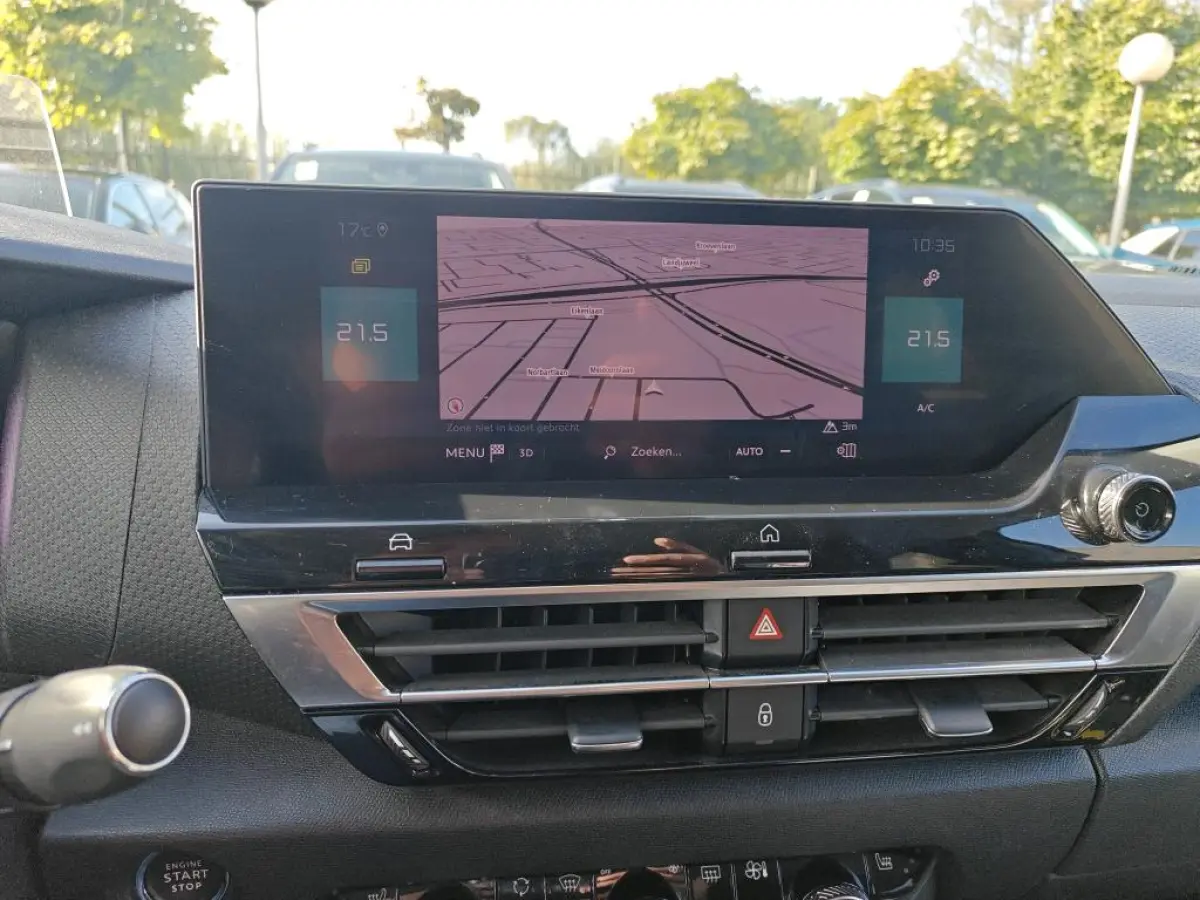 Feel Pack 50 kWh CARPLAY | STUUR+ STOEL+ VOORRUIT VERWARMING | CAMERA | ADAPTIVE CRUISE
