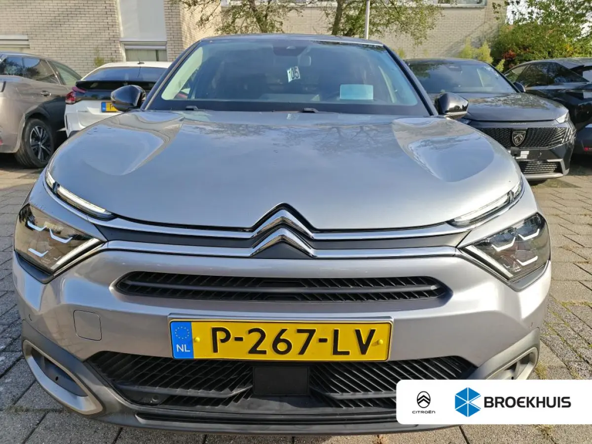 Feel Pack 50 kWh CARPLAY | STUUR+ STOEL+ VOORRUIT VERWARMING | CAMERA | ADAPTIVE CRUISE