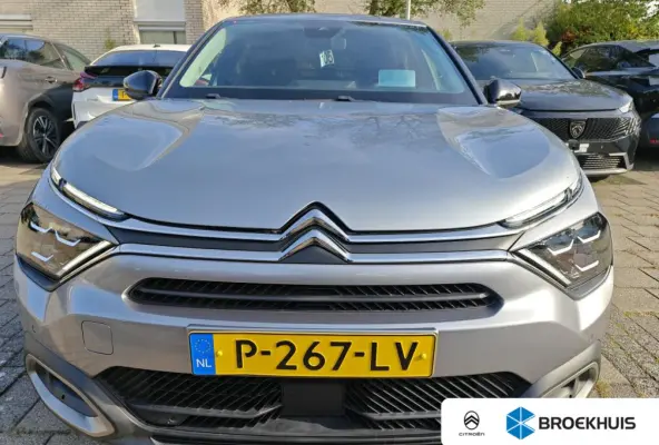 Feel Pack 50 kWh CARPLAY | STUUR+ STOEL+ VOORRUIT VERWARMING | CAMERA | ADAPTIVE CRUISE