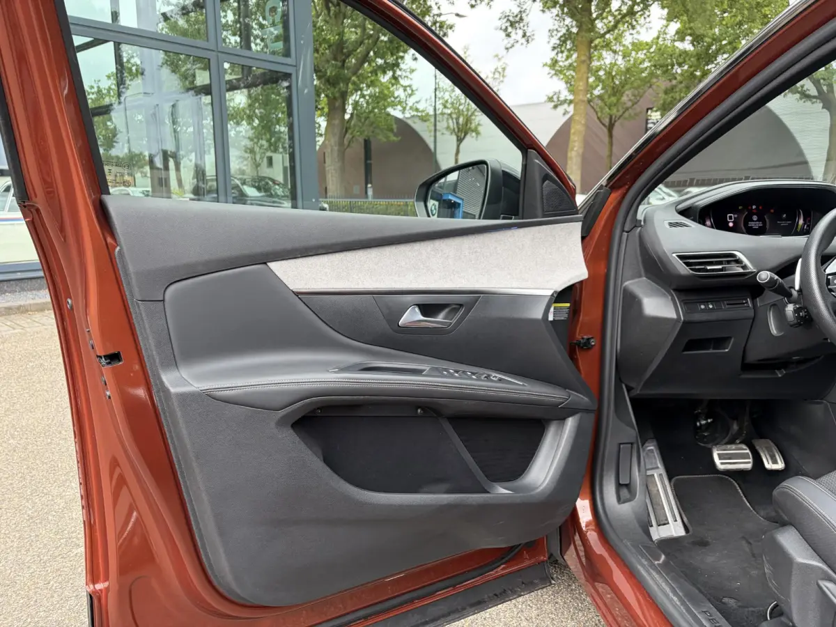 GT HYBRID VAN:33.900,- VOOR:29.877,- UW HERFSTVOORDEEL: 4.023,- | 7 PER. | ADAPT. CRUISE CONTROL | RIJKLAARPRIJS INCL. 12 MND BOVAG GARANTIE|