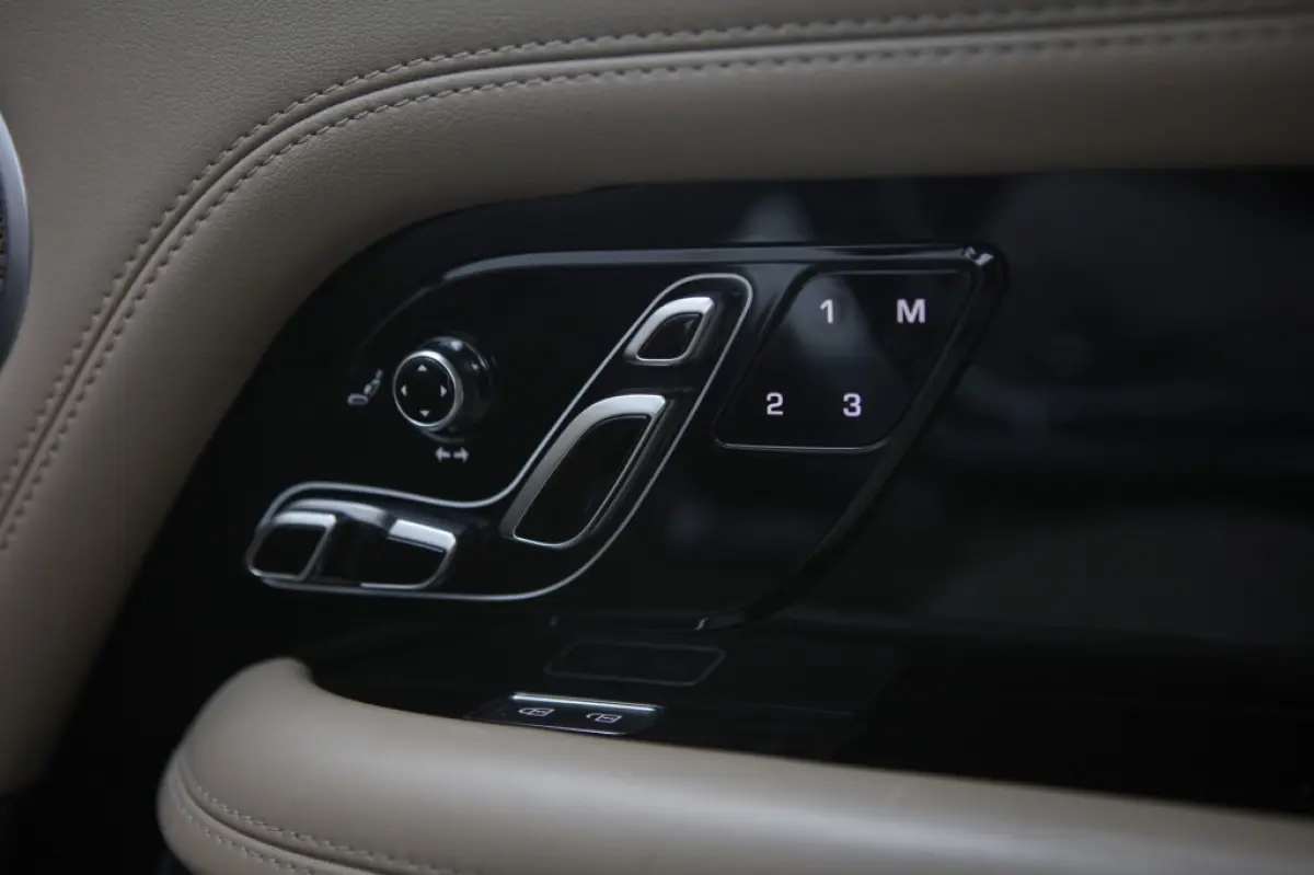 3.0 D300 Vogue | HUD | Matrix LED | ACC | Pano | 360° | Meridian