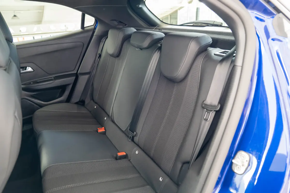 1.2 Turbo Hybrid GS | Tot 8 Jaar Garantie | Camera | Stoel & Stuurverwarming | Adaptive Cruise Controle | Navigatie | Apple Carplay & Android Auto |