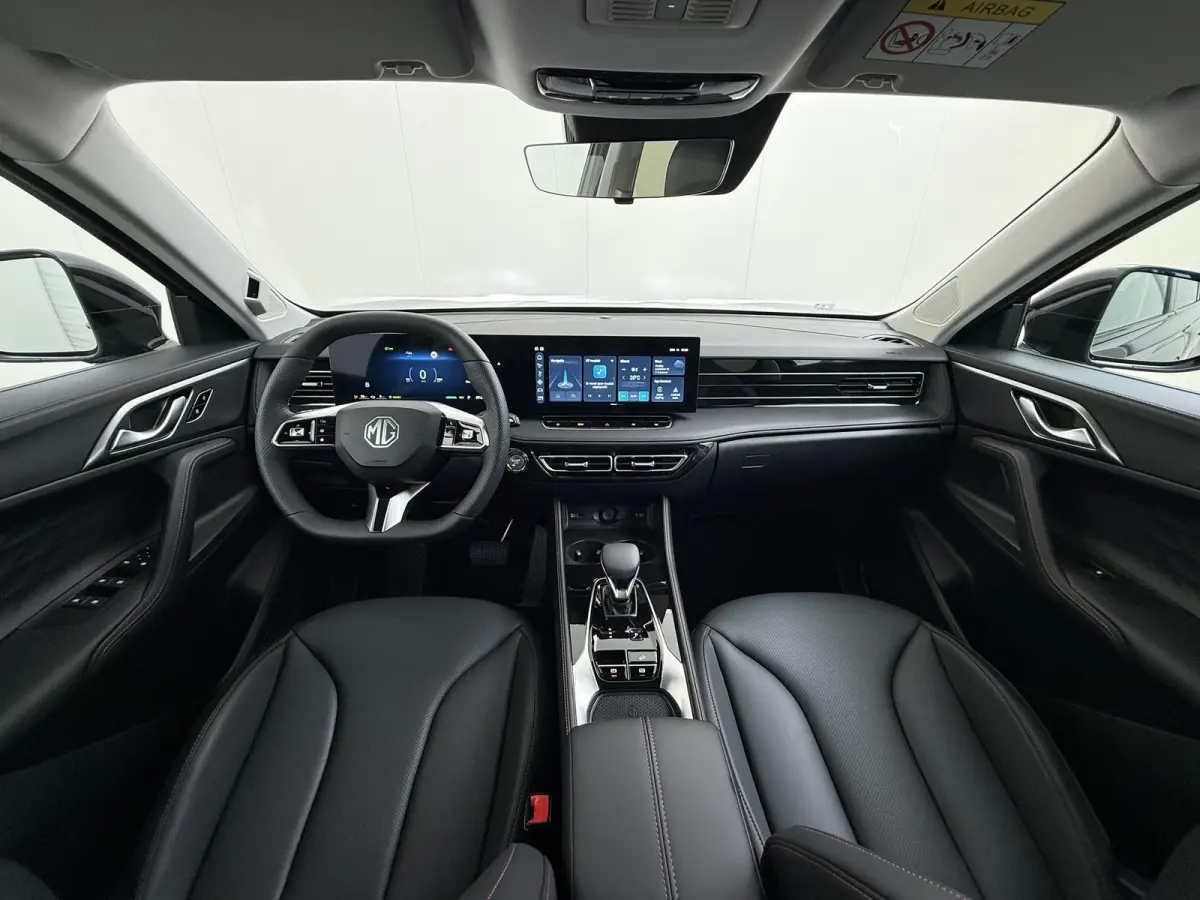 1.5 Luxury VAN: € 39.900- VOOR: € 33.330,- UW HERFSTVOORDEEL: € 6.470| ,-PLUG-IN HYBRIDE | 272 PK | NIEUWE AUTO | >1.000 KM TOTAAL BEREIK | 1E REGISTRATIE 03-2026 | 360° CAMERA | ELEK