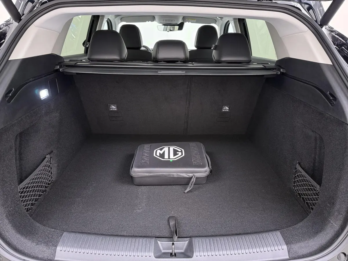 1.5 Luxury VAN: € 39.900- VOOR: € 33.330,- UW HERFSTVOORDEEL: € 6.470| ,-PLUG-IN HYBRIDE | 272 PK | NIEUWE AUTO | >1.000 KM TOTAAL BEREIK | 1E REGISTRATIE 03-2026 | 360° CAMERA | ELEK