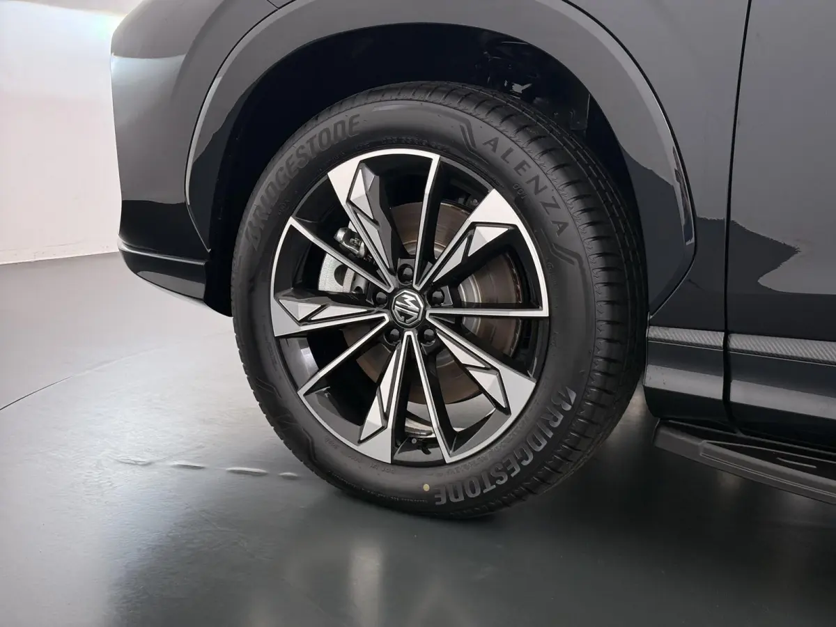 1.5 Luxury VAN: € 39.900- VOOR: € 33.330,- UW HERFSTVOORDEEL: € 6.470| ,-PLUG-IN HYBRIDE | 272 PK | NIEUWE AUTO | >1.000 KM TOTAAL BEREIK | 1E REGISTRATIE 03-2026 | 360° CAMERA | ELEK