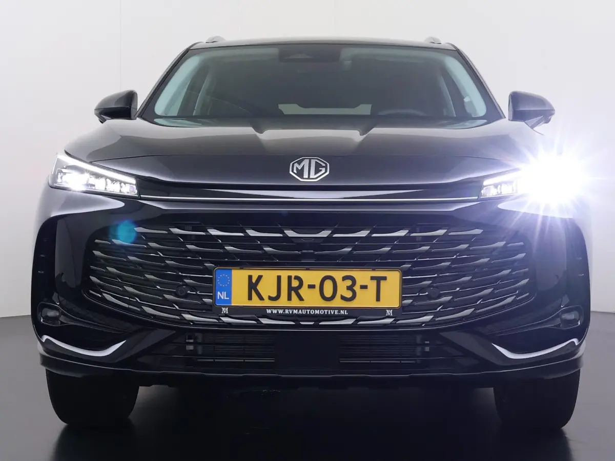 1.5 Luxury VAN: € 39.900- VOOR: € 33.330,- UW HERFSTVOORDEEL: € 6.470| ,-PLUG-IN HYBRIDE | 272 PK | NIEUWE AUTO | >1.000 KM TOTAAL BEREIK | 1E REGISTRATIE 03-2026 | 360° CAMERA | ELEK