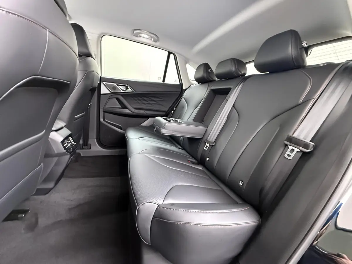 1.5 Luxury VAN: € 39.900- VOOR: € 33.330,- UW HERFSTVOORDEEL: € 6.470| ,-PLUG-IN HYBRIDE | 272 PK | NIEUWE AUTO | >1.000 KM TOTAAL BEREIK | 1E REGISTRATIE 03-2026 | 360° CAMERA | ELEK