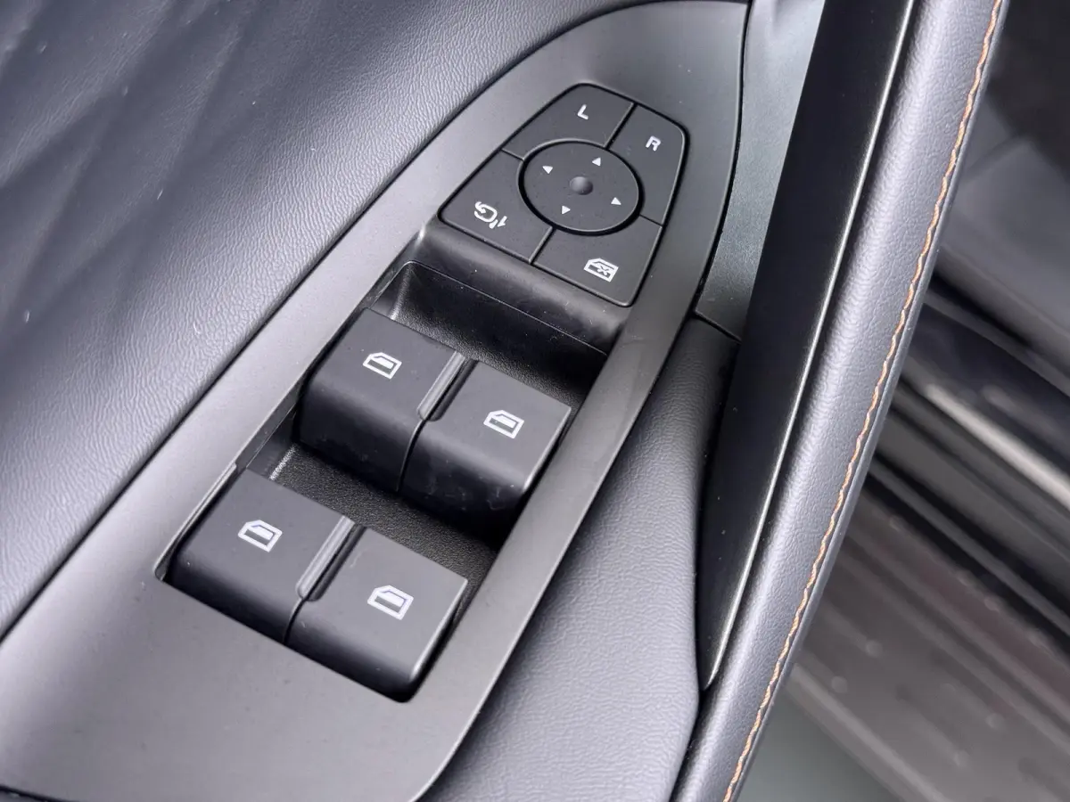 1.5 Luxury VAN: € 39.900- VOOR: € 33.330,- UW HERFSTVOORDEEL: € 6.470| ,-PLUG-IN HYBRIDE | 272 PK | NIEUWE AUTO | >1.000 KM TOTAAL BEREIK | 1E REGISTRATIE 03-2026 | 360° CAMERA | ELEK