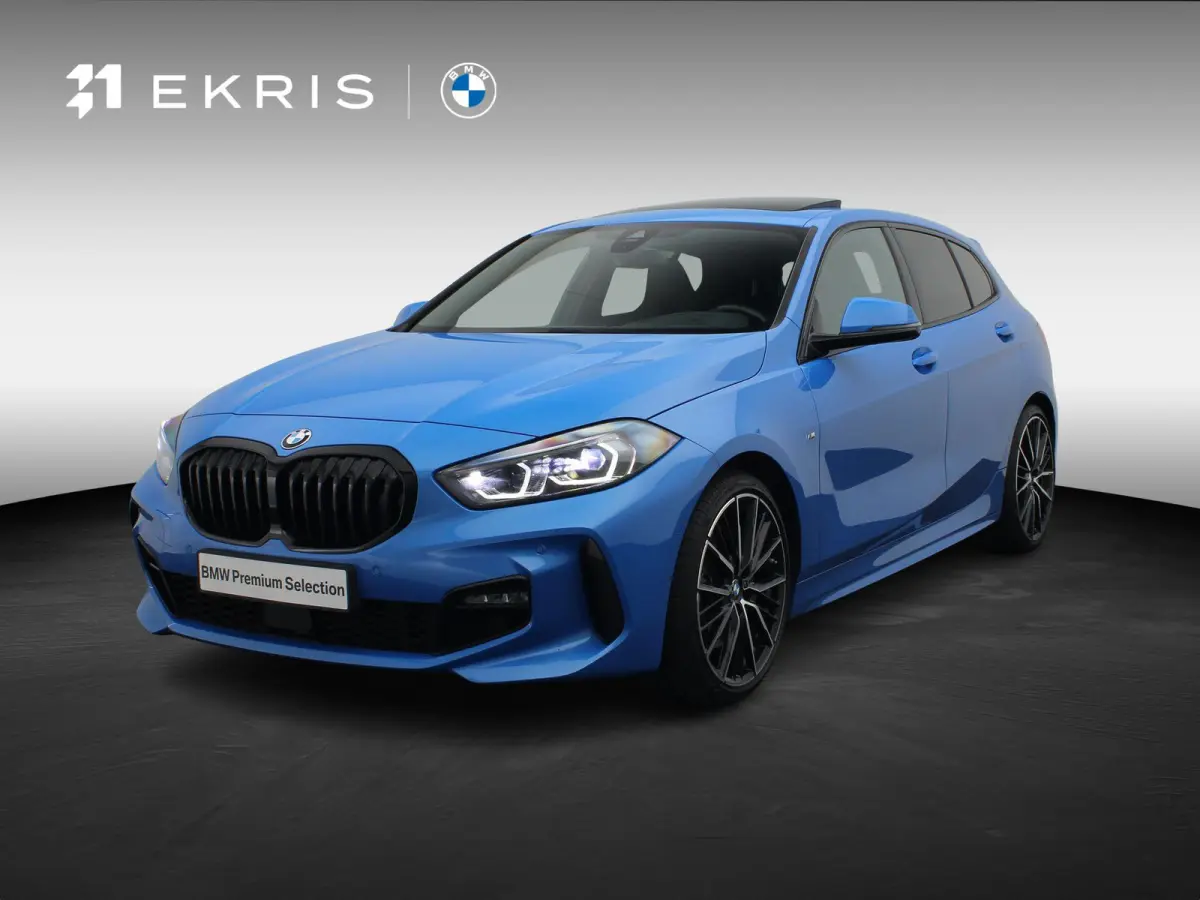 5-deurs 120i High Executive | M Sportpakket | Comfort Pack | Parking Pack | Stuurwielrand Verwarmd | Panoramadak | M Sportstoelen | Head Up Display | 19''
