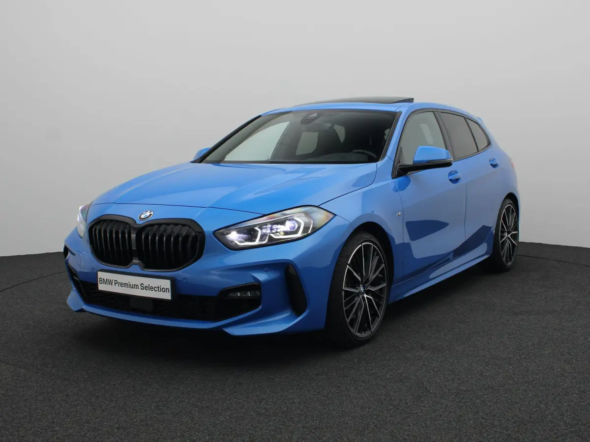 5-deurs 120i High Executive | M Sportpakket | Comfort Pack | Parking Pack | Stuurwielrand Verwarmd | Panoramadak | M Sportstoelen | Head Up Display | 19''