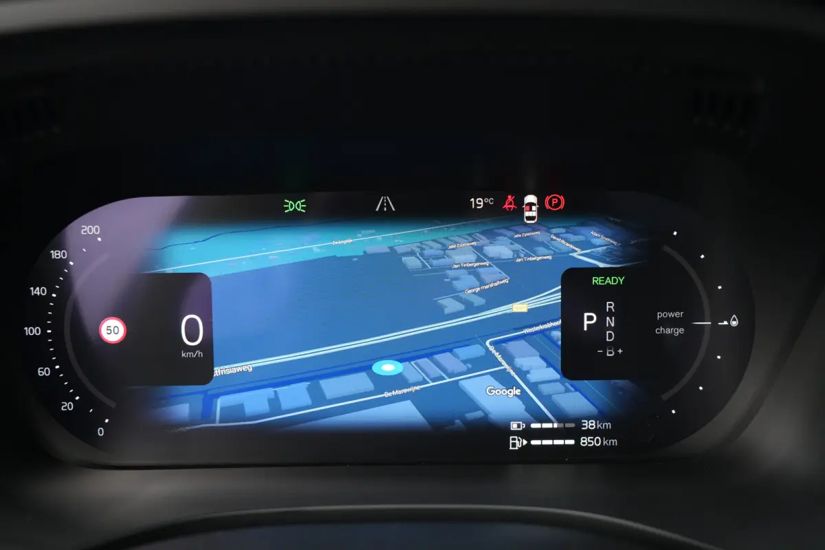 2.0 T6 Plug-in hybrid AWD Plus Dark | 350 PK | Panoramadak | Leder | Trekhaak | Volvo XC60 2.0 T6 Plug-in Hybrid AWD Plus Dark met 2.0 viercilinder plug-in hybride aandrijflijn en 350 PK, vo