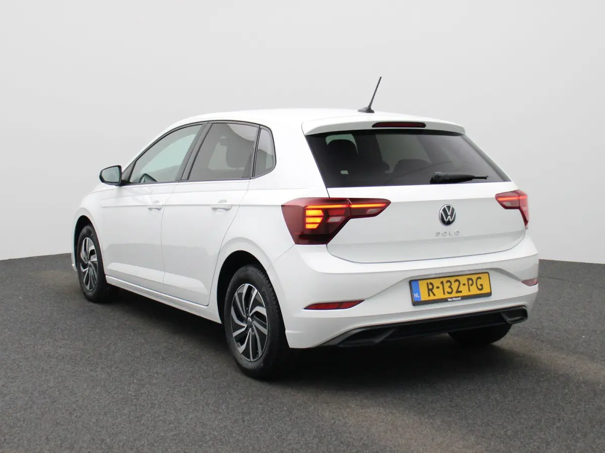 1.0 TSI Life 95 pk| Origineel Nederlands | 1e Eigenaar | Navigatie | Achteruitrijcamera | Getint Glas | 15 Inch Velgen | Digitale Cockpit Pro