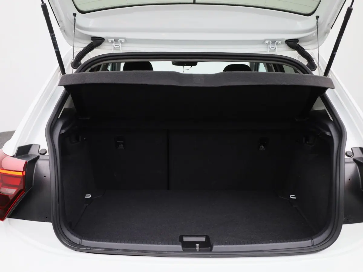1.0 TSI Life 95 pk| Origineel Nederlands | 1e Eigenaar | Navigatie | Achteruitrijcamera | Getint Glas | 15 Inch Velgen | Digitale Cockpit Pro