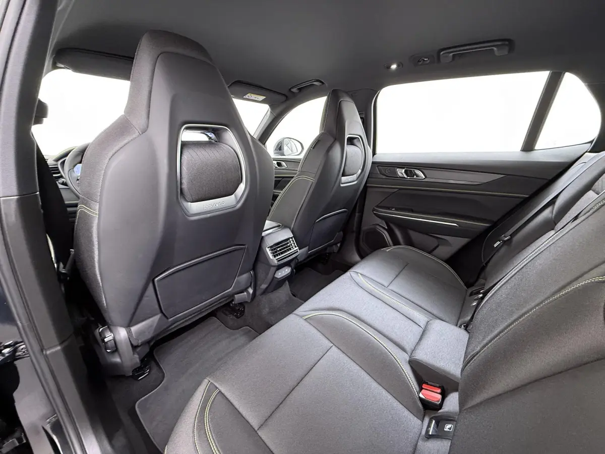 1.5 Core VAN: € 36.900- VOOR: € 33.330,- UW HERFSTVOORDEEL: € 3.570,-  | NIEUW MODEL! | FABRIEKSGARANTIE T/M 2030! | CAMERA| STOELVERWARMING| APPLE CARPLAY| ADAPTIVE CRUISE CONTROL|