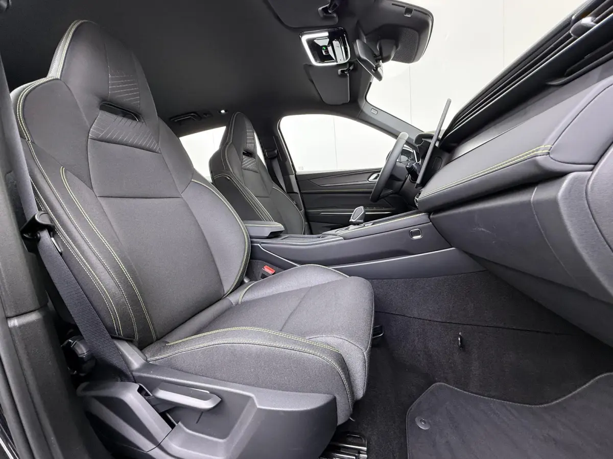 1.5 Core VAN: € 36.900- VOOR: € 33.330,- UW HERFSTVOORDEEL: € 3.570,-  | NIEUW MODEL! | FABRIEKSGARANTIE T/M 2030! | CAMERA| STOELVERWARMING| APPLE CARPLAY| ADAPTIVE CRUISE CONTROL|