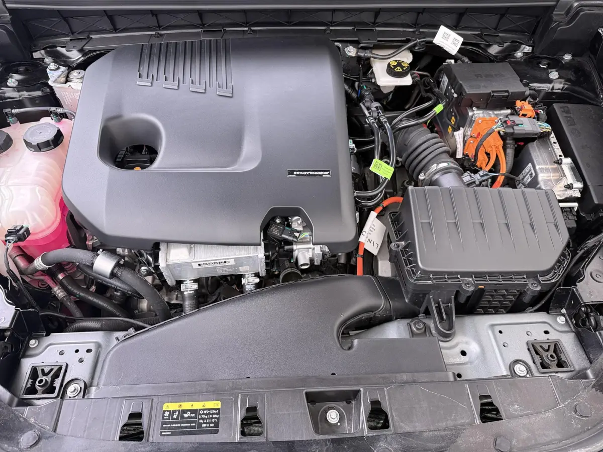 1.5 Core VAN: € 36.900- VOOR: € 33.330,- UW HERFSTVOORDEEL: € 3.570,-  | NIEUW MODEL! | FABRIEKSGARANTIE T/M 2030! | CAMERA| STOELVERWARMING| APPLE CARPLAY| ADAPTIVE CRUISE CONTROL|