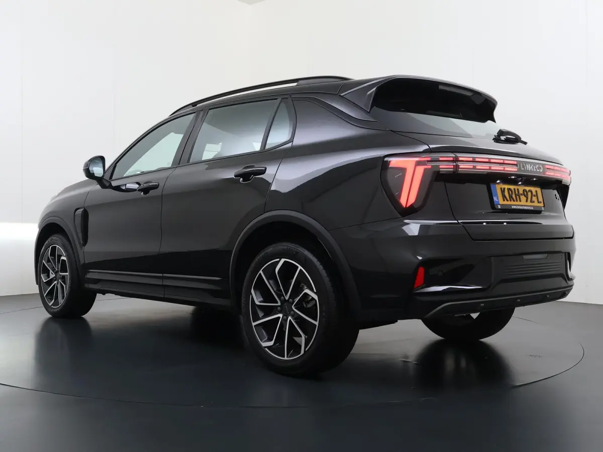 1.5 Core VAN: € 36.900- VOOR: € 33.330,- UW HERFSTVOORDEEL: € 3.570,-  | NIEUW MODEL! | FABRIEKSGARANTIE T/M 2030! | CAMERA| STOELVERWARMING| APPLE CARPLAY| ADAPTIVE CRUISE CONTROL|