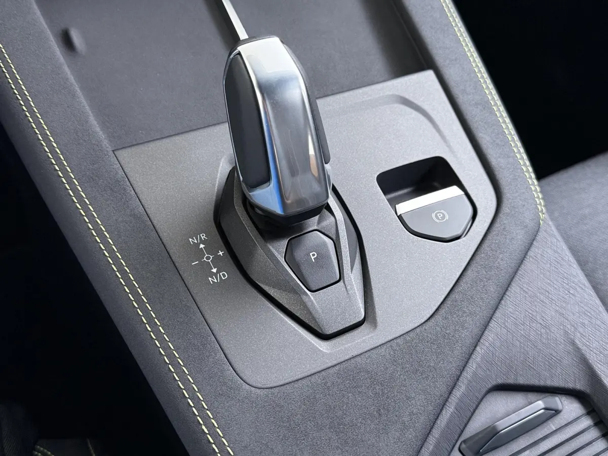 1.5 Core VAN: € 36.900- VOOR: € 33.330,- UW HERFSTVOORDEEL: € 3.570,-  | NIEUW MODEL! | FABRIEKSGARANTIE T/M 2030! | CAMERA| STOELVERWARMING| APPLE CARPLAY| ADAPTIVE CRUISE CONTROL|