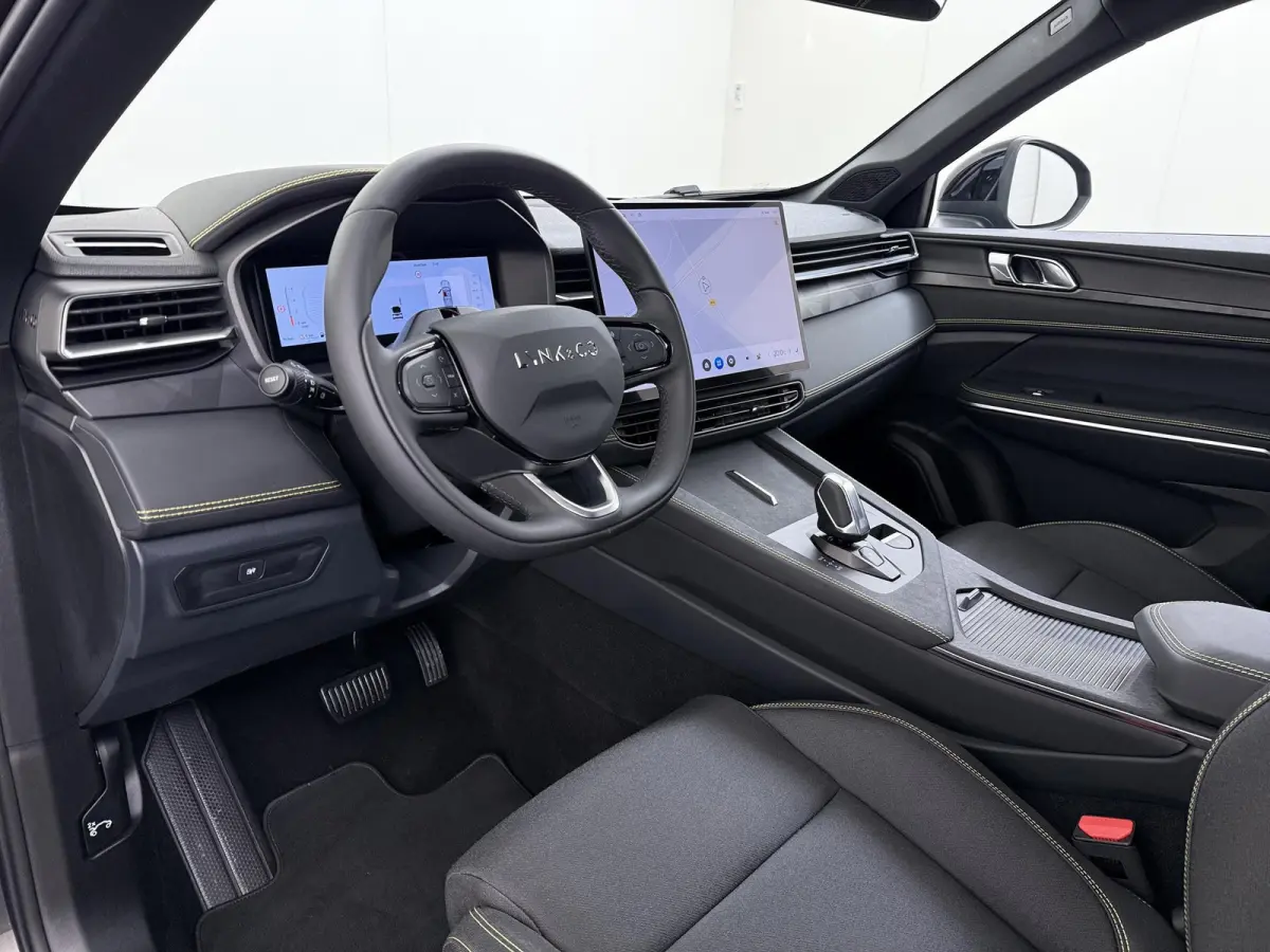 1.5 Core VAN: € 36.900- VOOR: € 33.330,- UW HERFSTVOORDEEL: € 3.570,-  | NIEUW MODEL! | FABRIEKSGARANTIE T/M 2030! | CAMERA| STOELVERWARMING| APPLE CARPLAY| ADAPTIVE CRUISE CONTROL|
