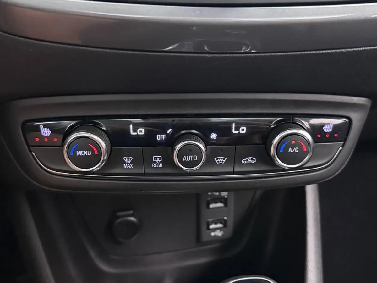 1.2T 130pk Ultimate Automaat Pano/Camera/LED /Alcantara/HeadUp Display/LM Velgen/AGR/Winterpakket