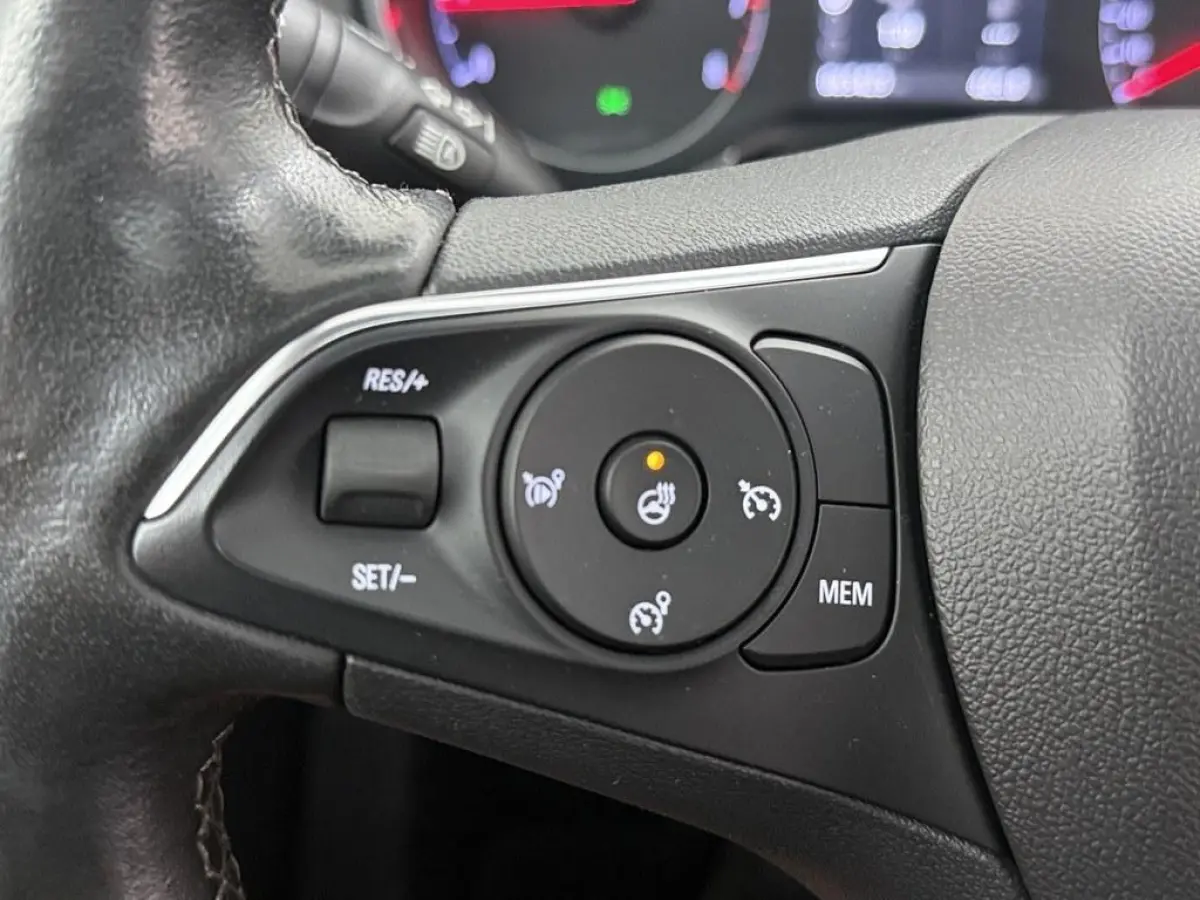 1.2T 130pk Ultimate Automaat Pano/Camera/LED /Alcantara/HeadUp Display/LM Velgen/AGR/Winterpakket