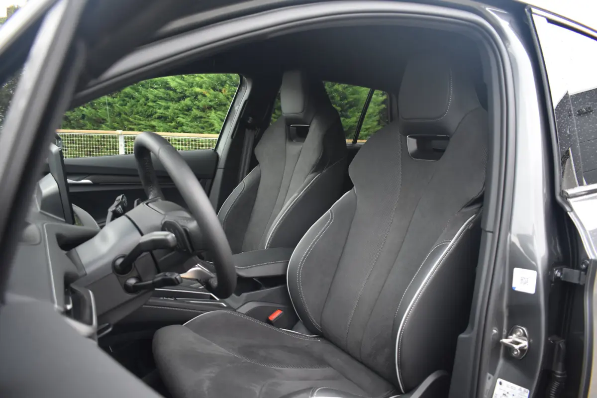 Sportline | Chrome interieur accenten | Driving mode select | LED interieurverlichting inclusief sfeerverlichting