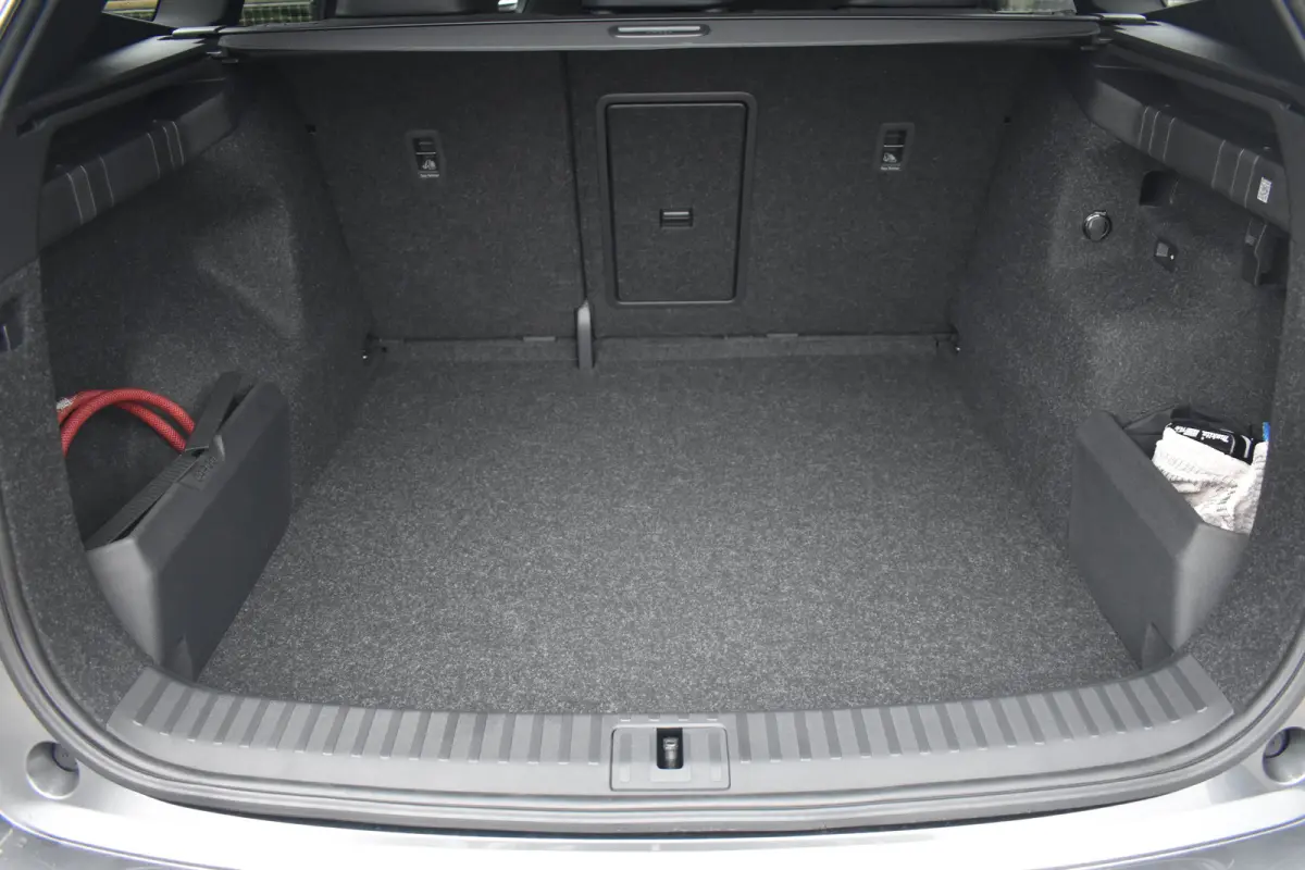 Sportline | Chrome interieur accenten | Driving mode select | LED interieurverlichting inclusief sfeerverlichting