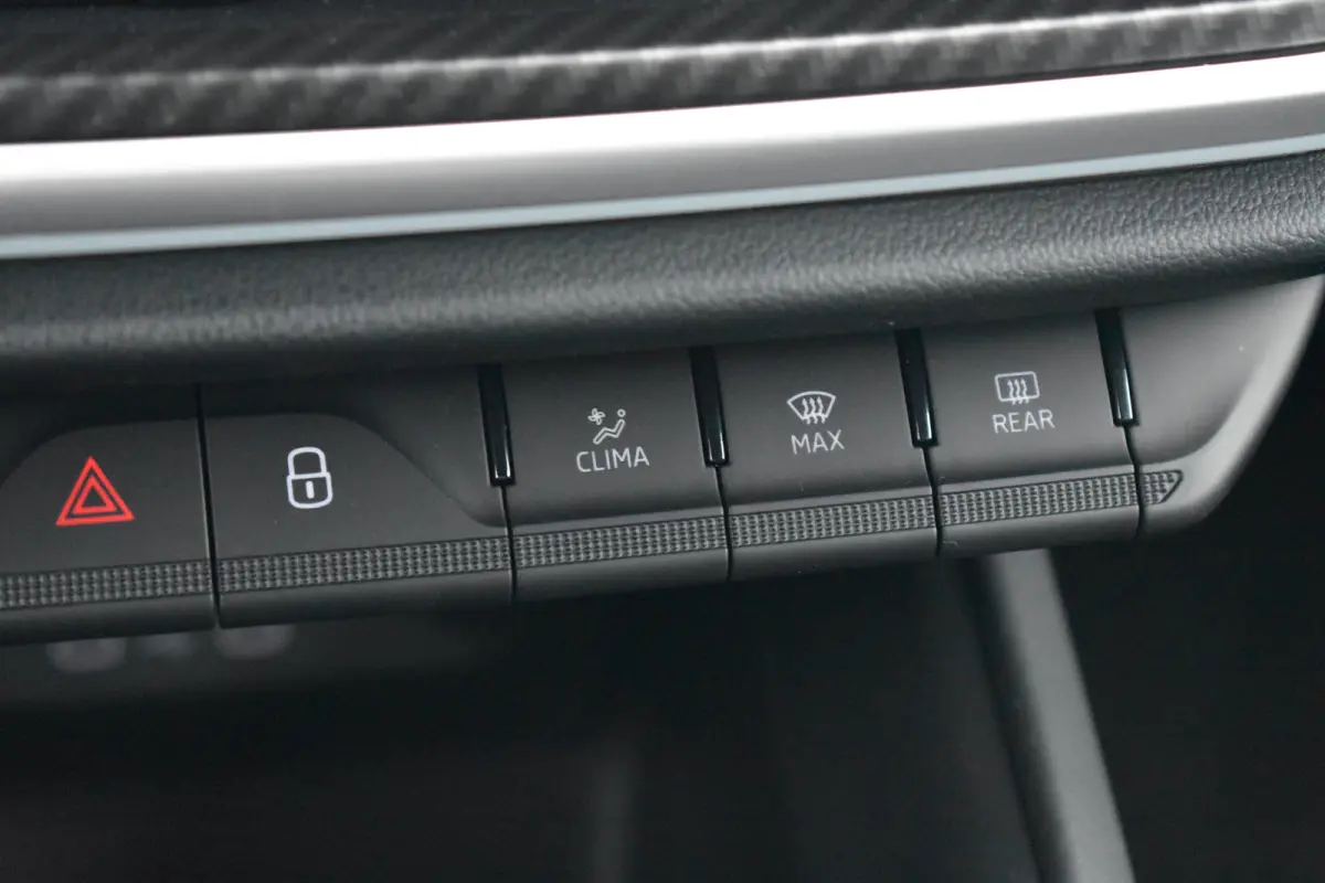 Sportline | Chrome interieur accenten | Driving mode select | LED interieurverlichting inclusief sfeerverlichting