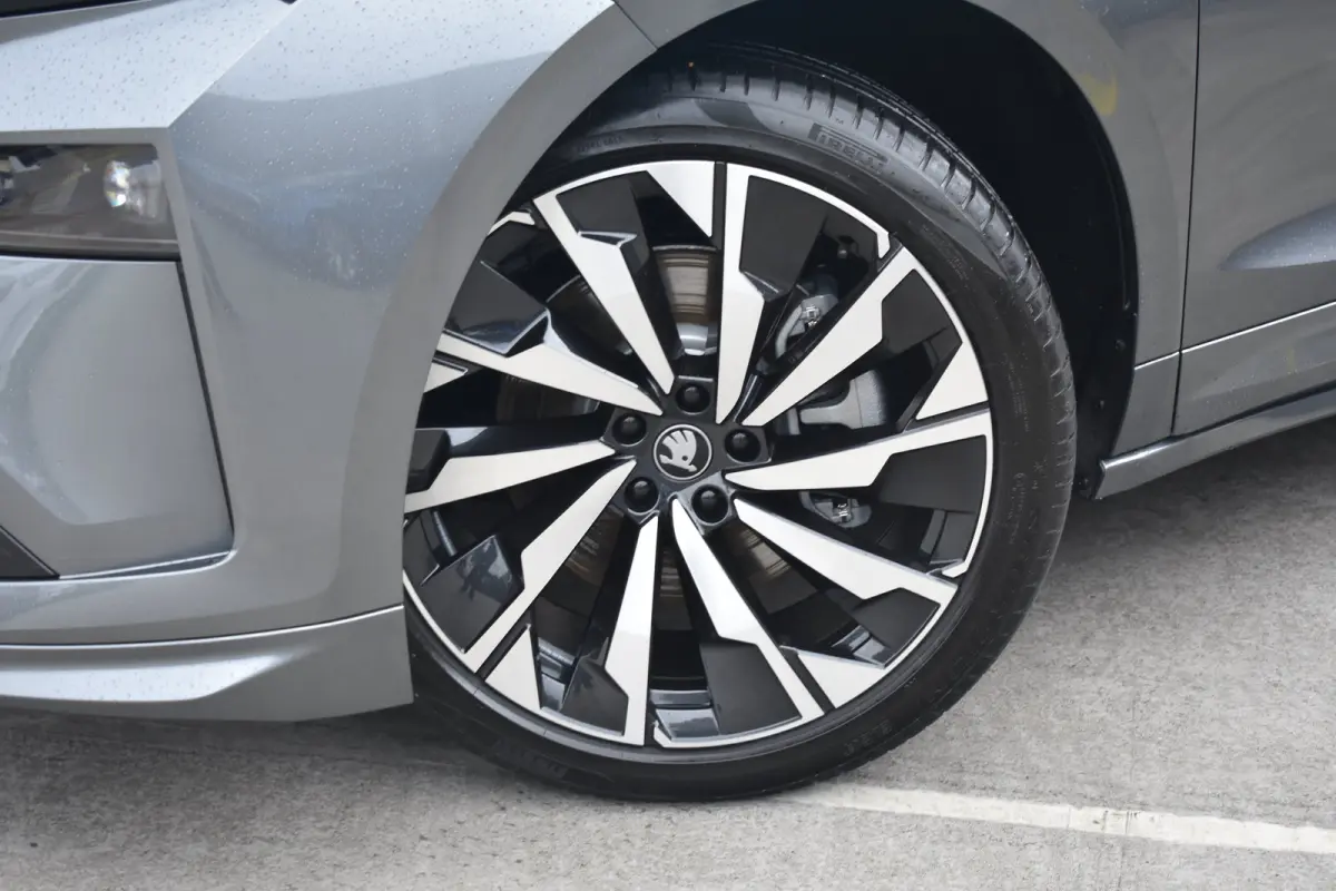 Sportline | Chrome interieur accenten | Driving mode select | LED interieurverlichting inclusief sfeerverlichting