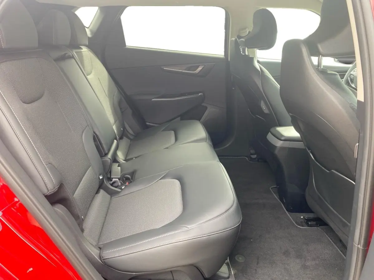 Light Edition 63 kWh | VOORRAAD VOORDEEL NU €42.950,- | Direct leverbaar | Stoel+Stuur verwarming | Climate control | Navigatie | Parkeer camera achter | Parkeer sensoren voor en achter