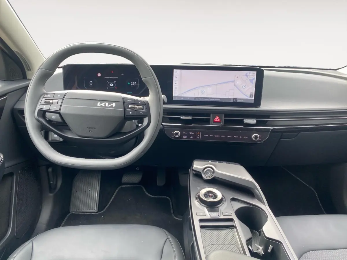 Light Edition 63 kWh | VOORRAAD VOORDEEL NU €42.950,- | Direct leverbaar | Stoel+Stuur verwarming | Climate control | Navigatie | Parkeer camera achter | Parkeer sensoren voor en achter